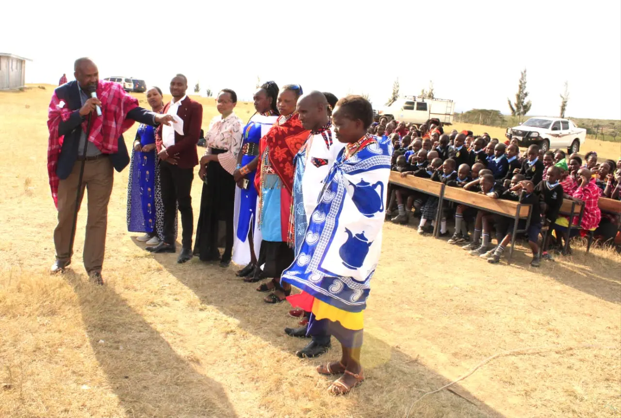 A community member carrying her water from the water kiosk
